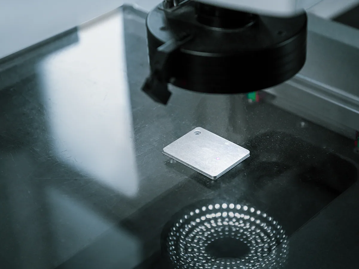 Optical measurement system inspecting a small metal component